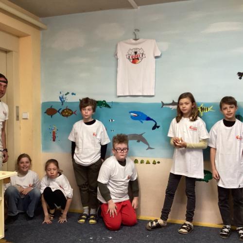 Malprojekt der Firma Eder mit der 4. Klasse in Söll