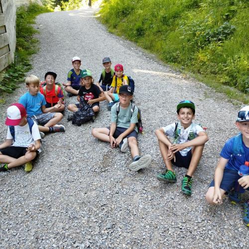 Kinder beim Wandern