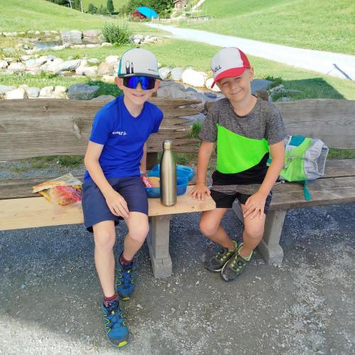 Kinder beim Wandertag