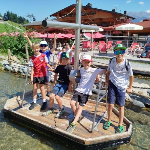 Kinder beim Wandertag